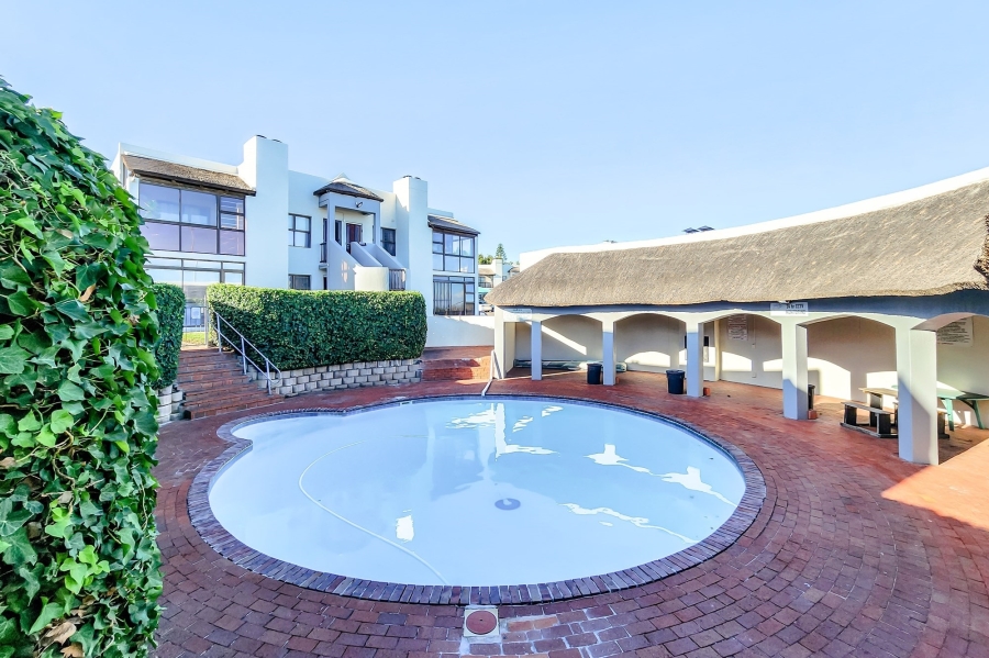 1 Bedroom Property for Sale in Loevenstein Western Cape